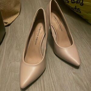 Nude pumps